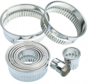 KitchenCraft Eleven Round Plain Pastry Cutters With Metal Storage Tin - Fluted