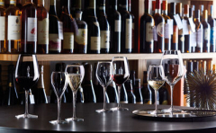 Wine Glasses & Champagne Flutes