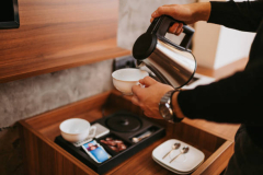 Kettles, Trays & Holders